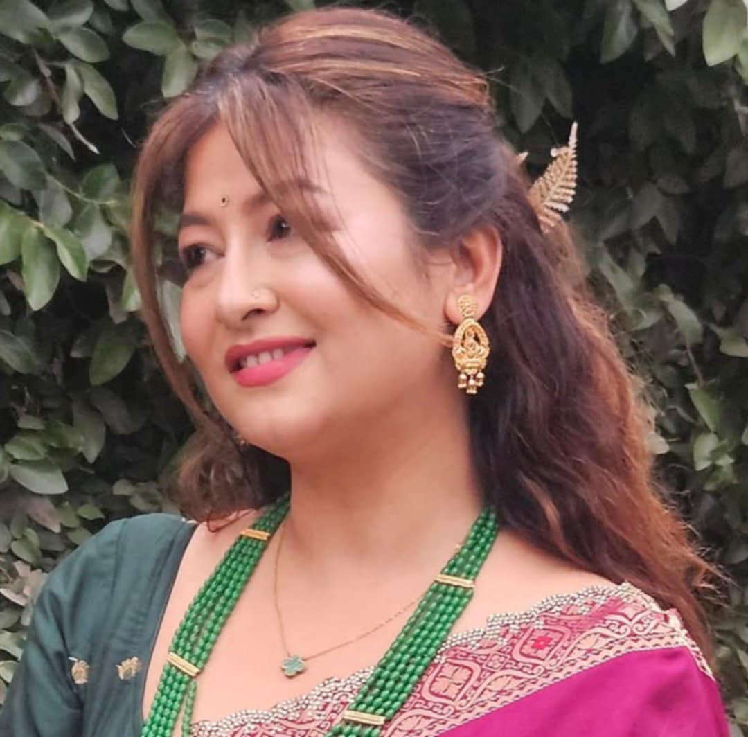 मिस नेपाल २००० उषा खड्गी, राजनीतिक व्यङ्ग्यात्मक भाउजूको भूमिकामा